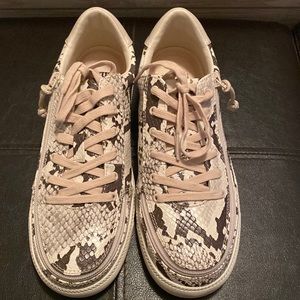 BNWT - Billy Footwear - Classic Lace Low - Size 7 1/2 - Color: Snake Print